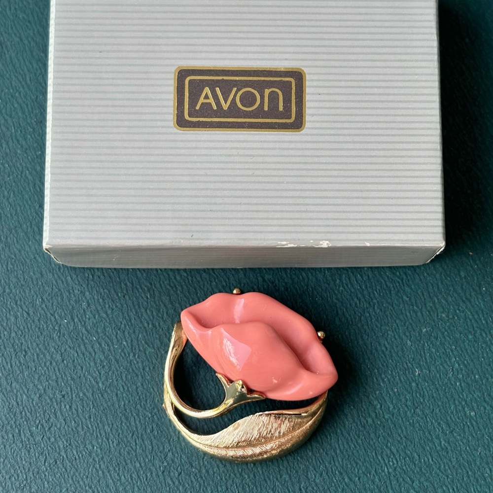 Vintage Avon 1981 "Sea Treasure" Gold Tone‎ Coral Lotus Flower Pendant Brooch - Picture 2 of 5